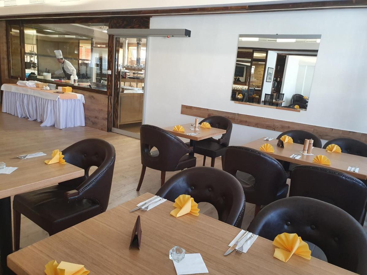 Hotel Frymburk Kültér fotó
