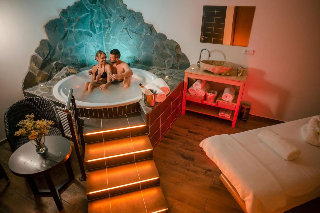 Hotel Frymburk Kültér fotó
