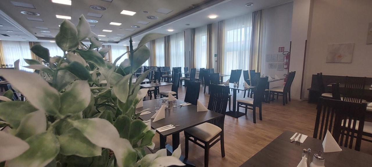 Hotel Frymburk Kültér fotó