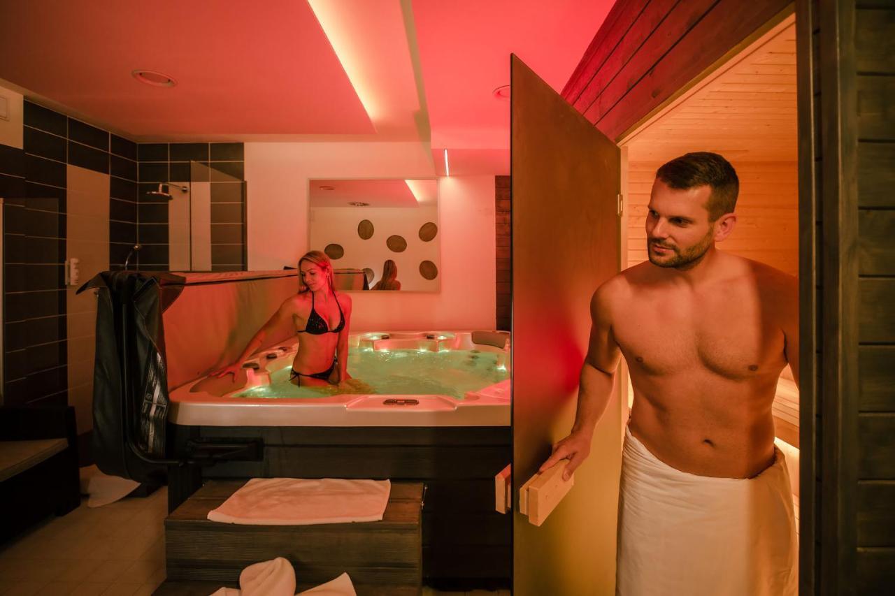 Hotel Frymburk Kültér fotó